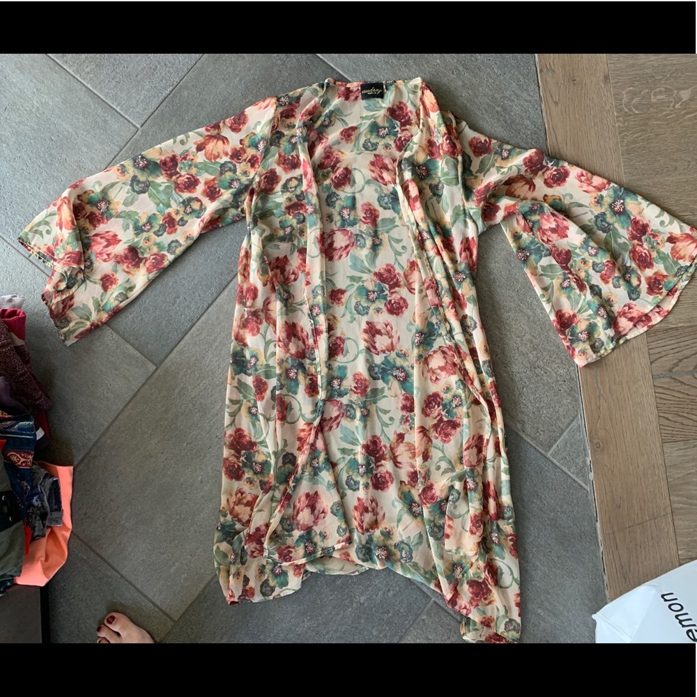Boutique floral duster
